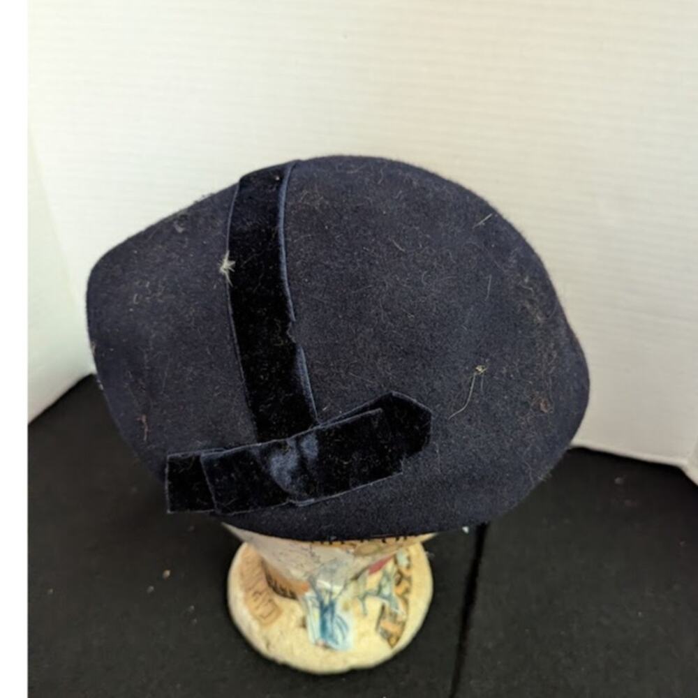 Vintage 40s Navy Blue Wool Felt Tilt Hat Beret Velvet Ribbon Fair Project Piece